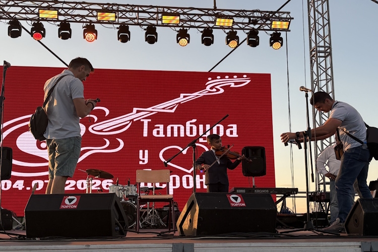 МЛАДИ ВИОЛИНИСТА ИЗ ВРШЦА ОСВОЈИО ТРЕЋЕ МЕСТО НА МАНИФЕСТАЦИЈИ РОМСКЕ МУЗИКЕ...